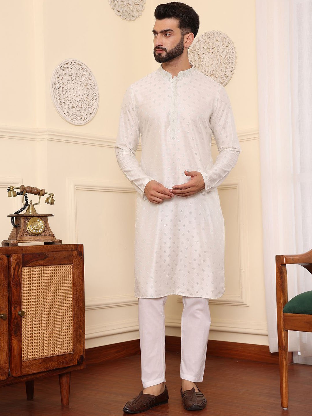 

DEYANN Men Regular Kurta with Pyjamas, White
