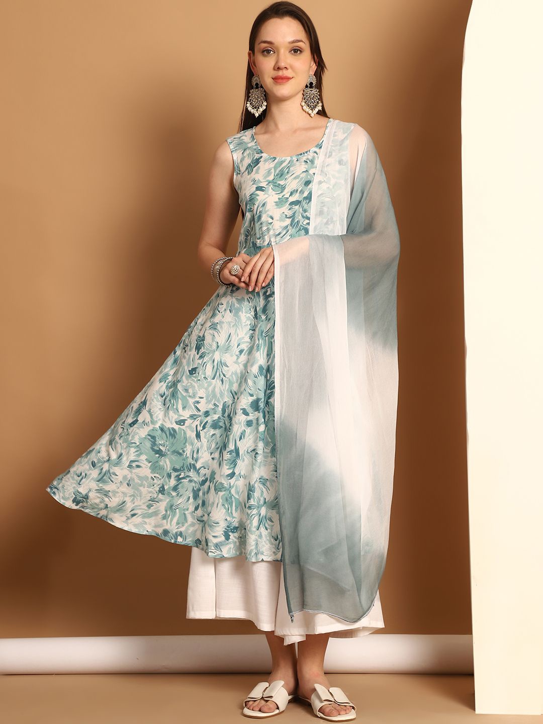 

Jompers Women Floral Printed Empire Kurta with Palazzos & With Dupatta, Off white