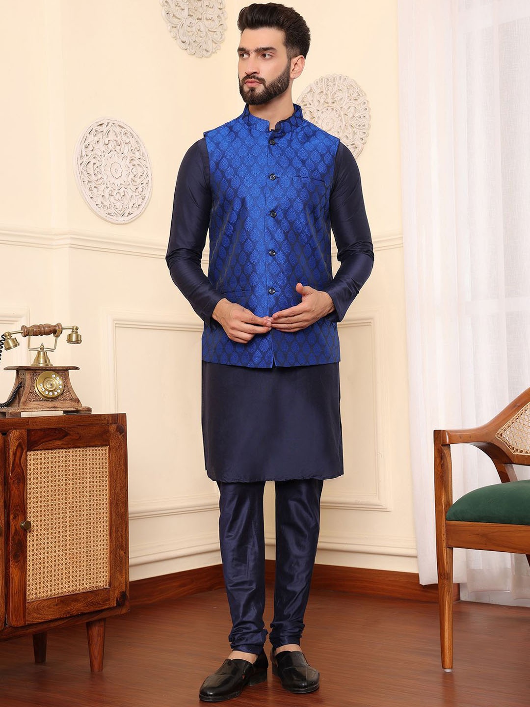 

DEYANN Men Regular Kurta with Churidar, Blue