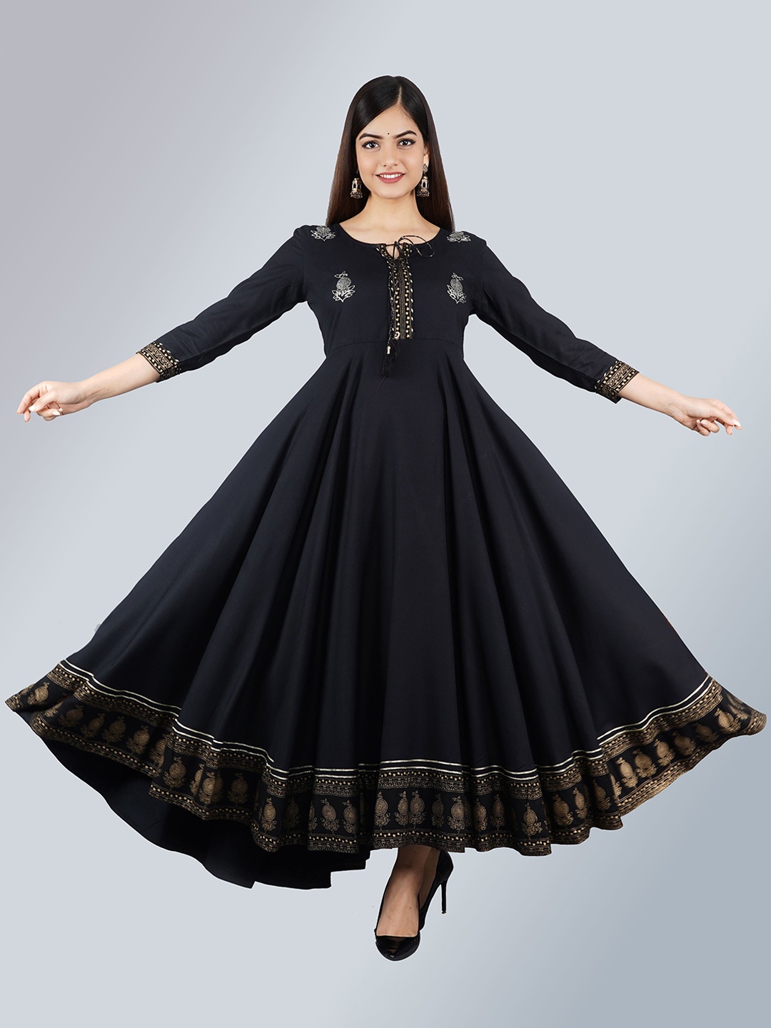 

VYKOO Women Embroidered Anarkali Kurta, Black