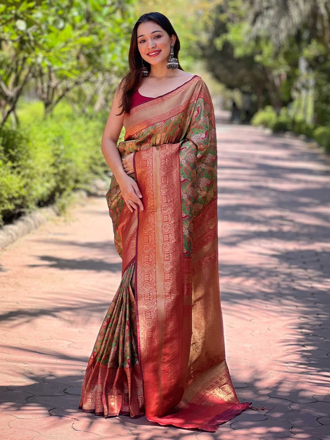 

Mitera Woven Design Zari Silk Blend Banarasi Saree, Green