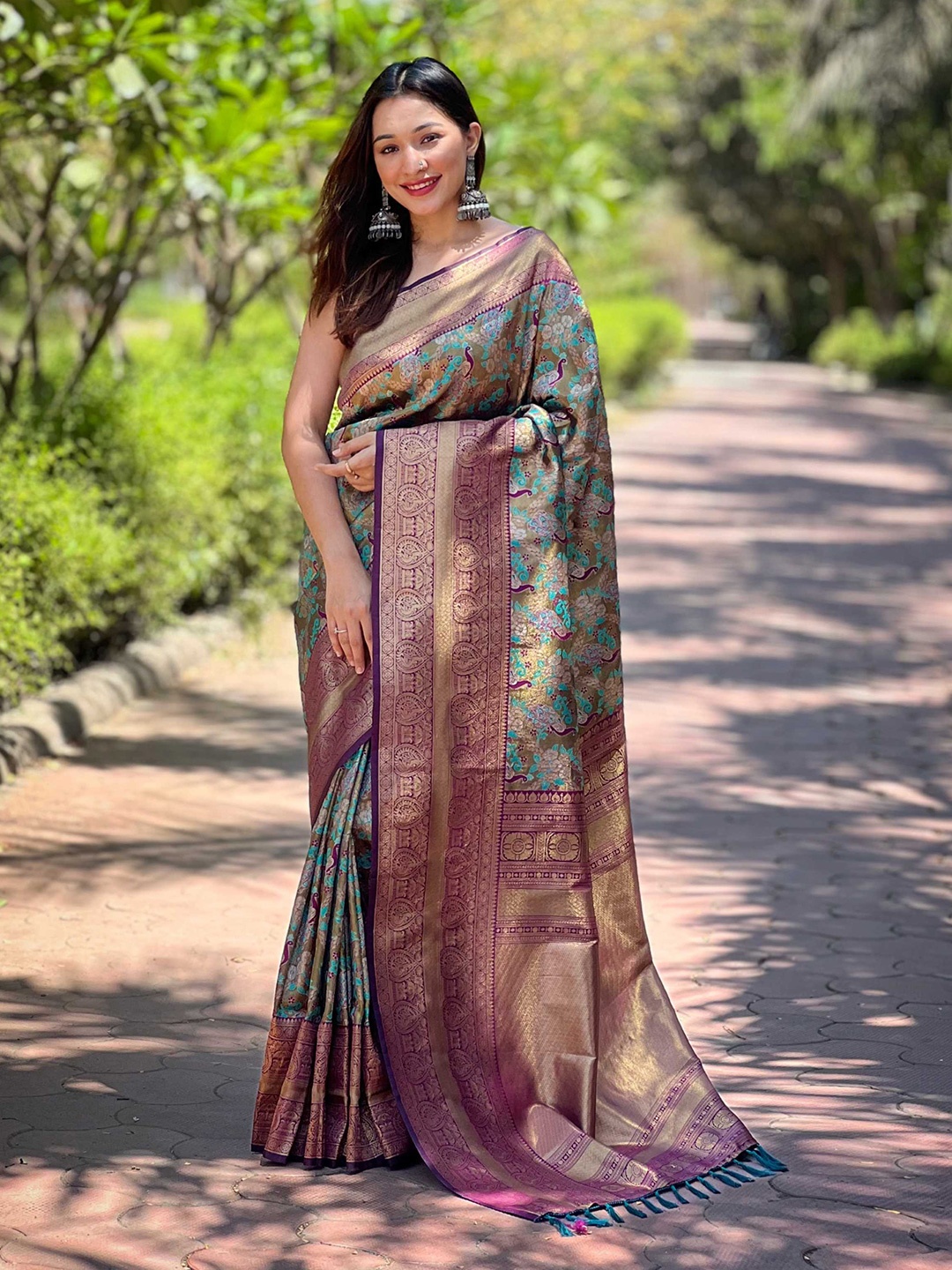 

Mitera Floral Zari Silk Blend Banarasi Saree, Blue