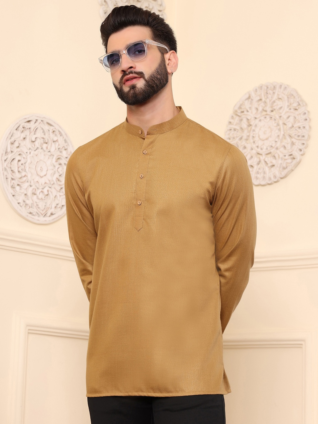 

DEYANN Men Thread Work Kurta, Cream