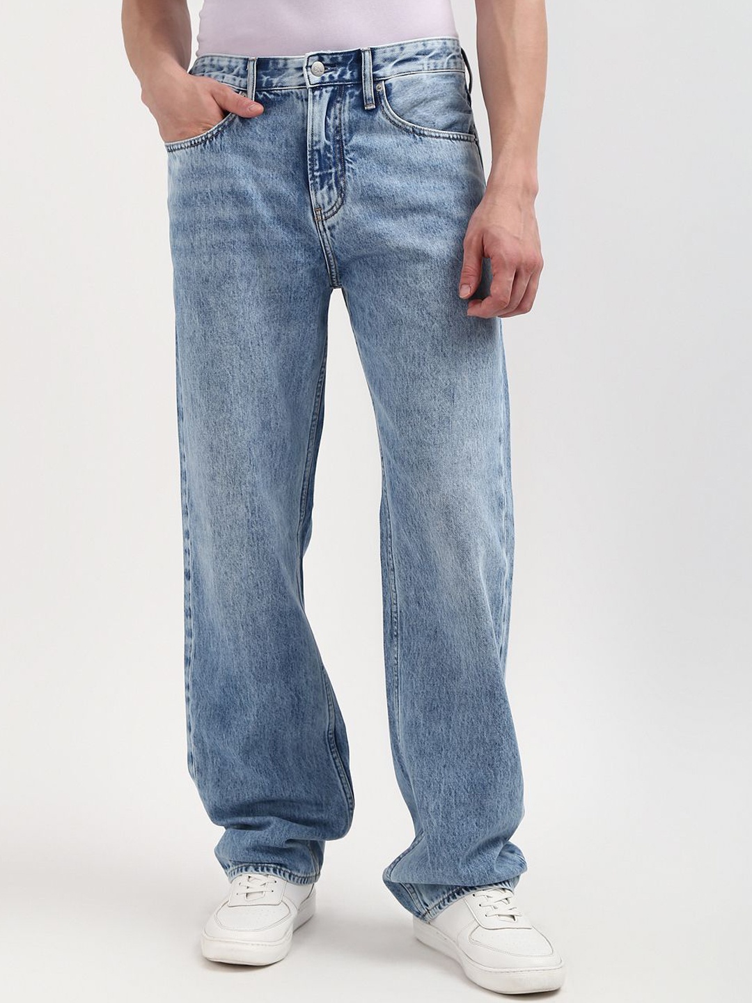 

Calvin Klein Men Mildly Distressed Heavy Fade Jeans, Blue