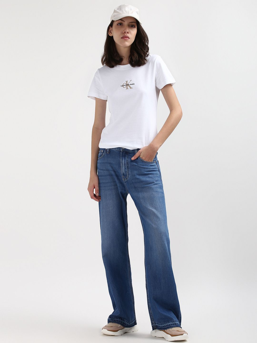 

Calvin Klein Jeans Women V-Neck Drop-Shoulder Sleeves Pockets Slim Fit T-shirt, White