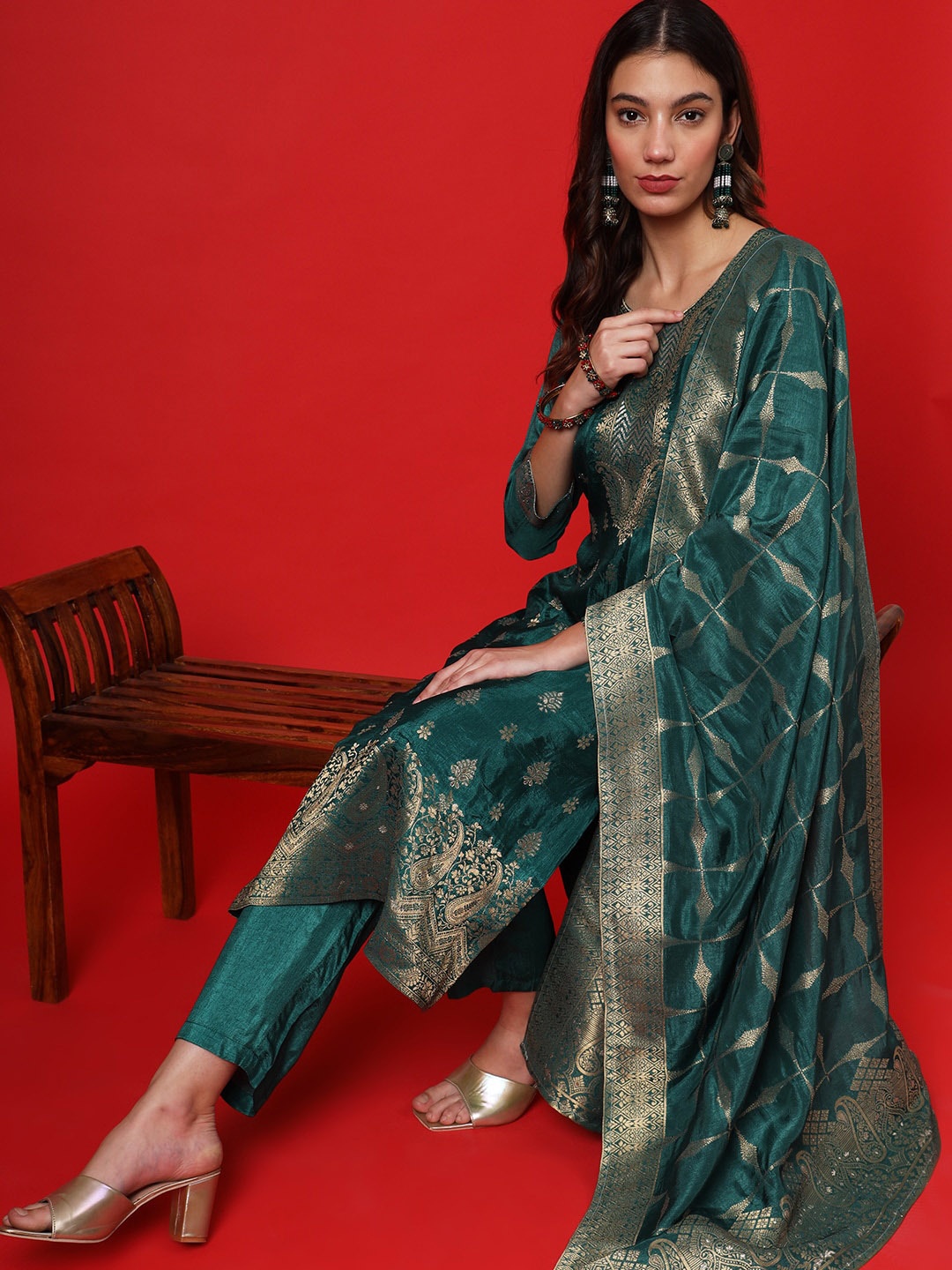 

Suktam Trendz Women Floral Regular Kurta with Trousers & With Dupatta, Green