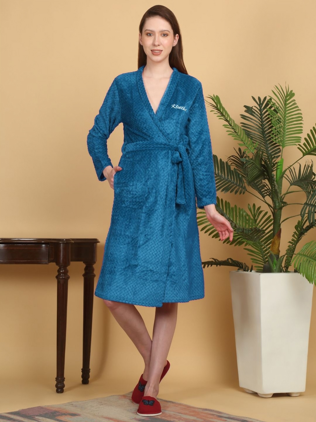 

KLOTTHE Women Self Design Wool Belted Bath Robe, Blue