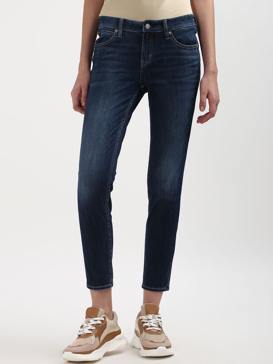

Calvin Klein Women Straight Fit Jeans, Blue