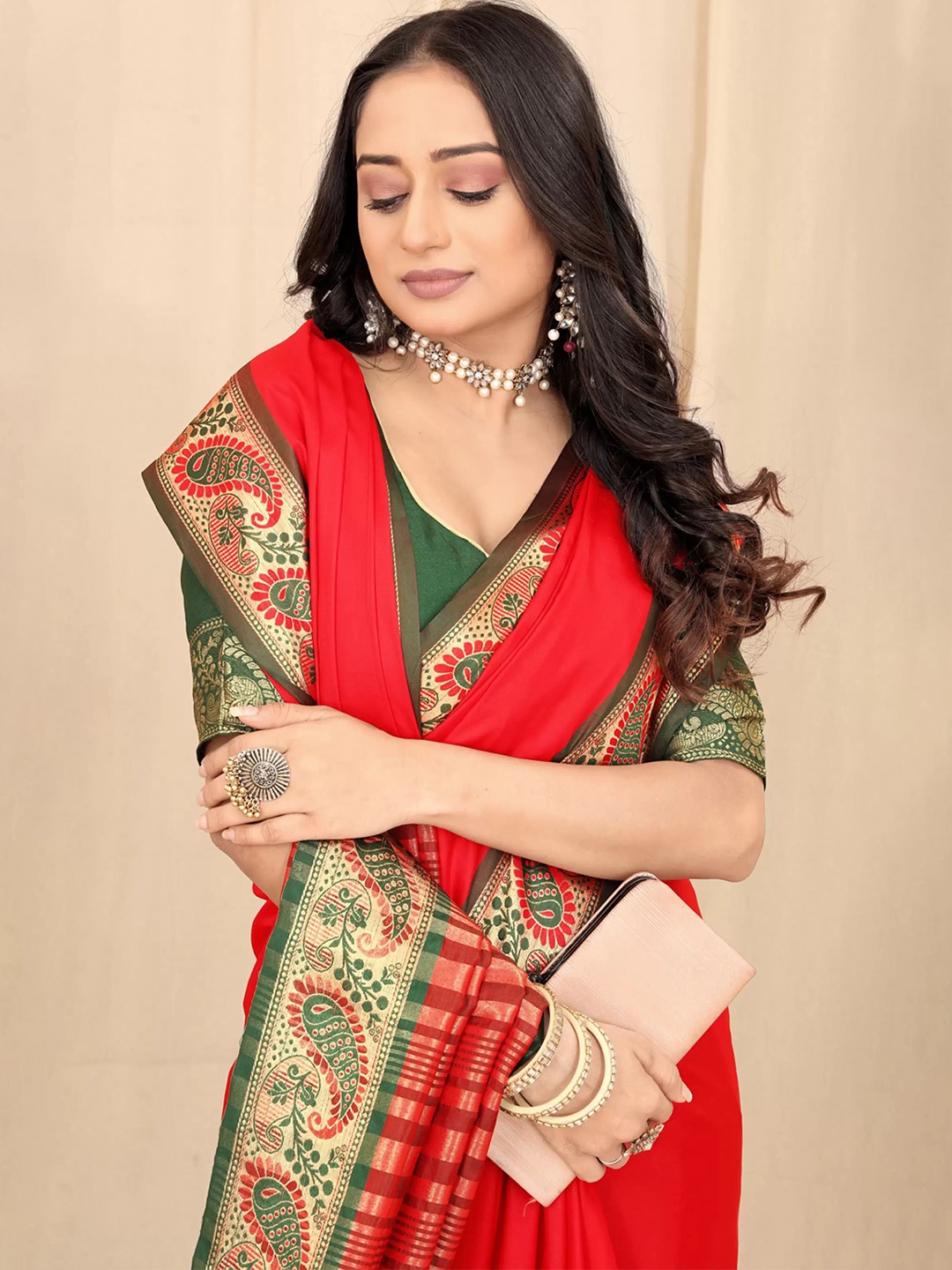 

VEECHIS Zari Banarasi Saree, Red