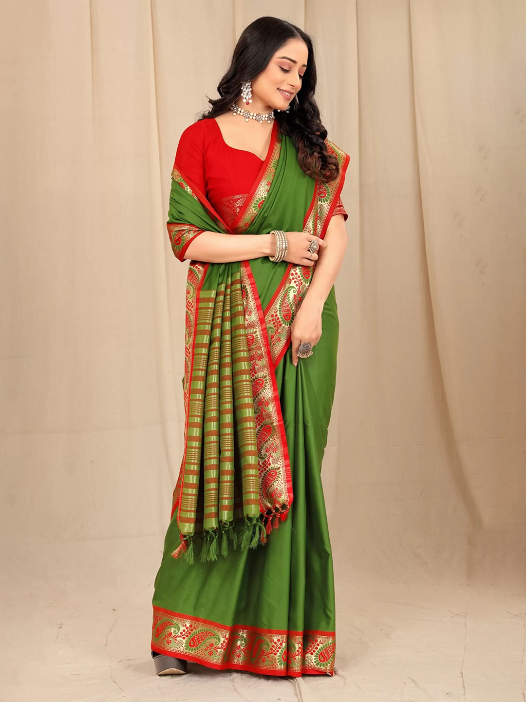 

VEECHIS Zari Banarasi Saree, Green