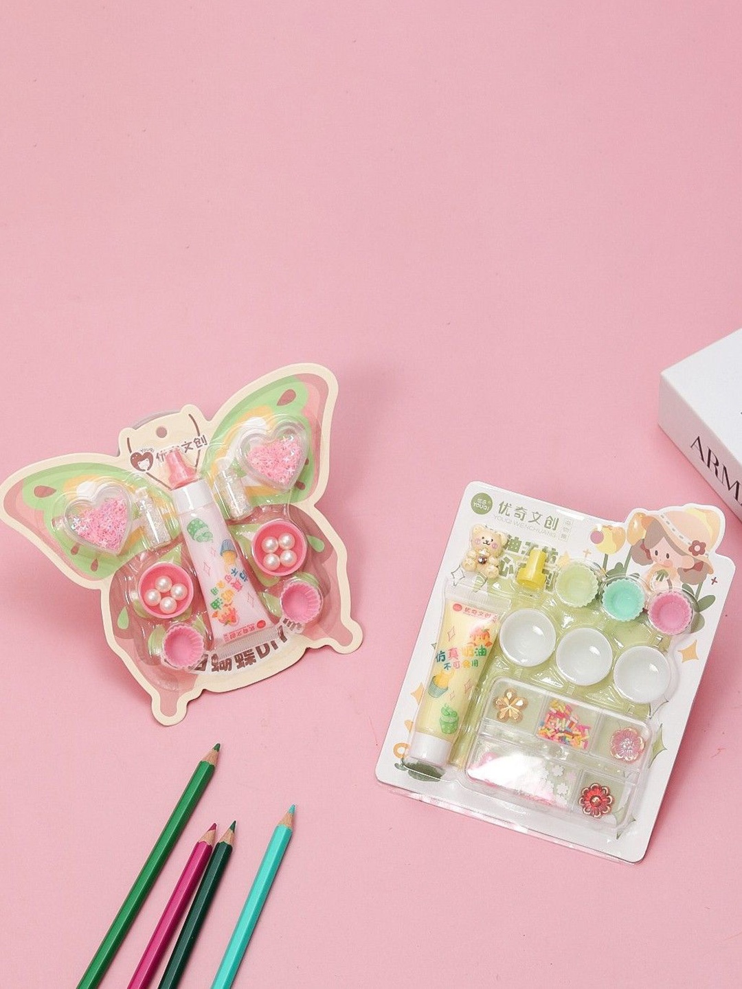 

Yellow Bee Girls Pink Resin Craft Set with Mixed Beads & Glitter Sequins