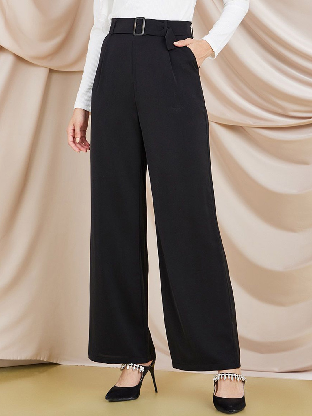 

Styli Women High Waist Wide Leg Belted Trouser, Black