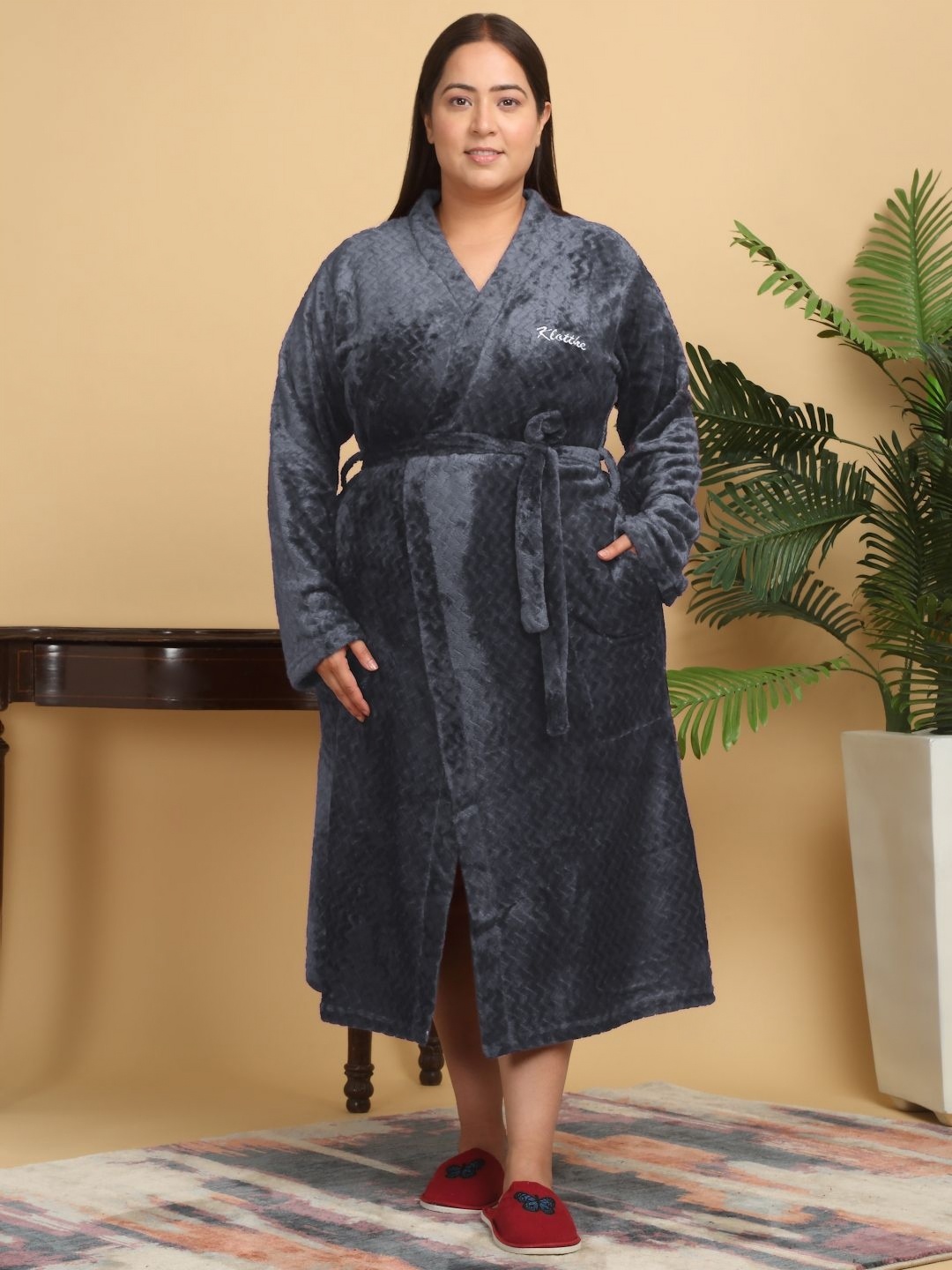 

KLOTTHE Women Self Design Wool Belted Bath Robe, Grey