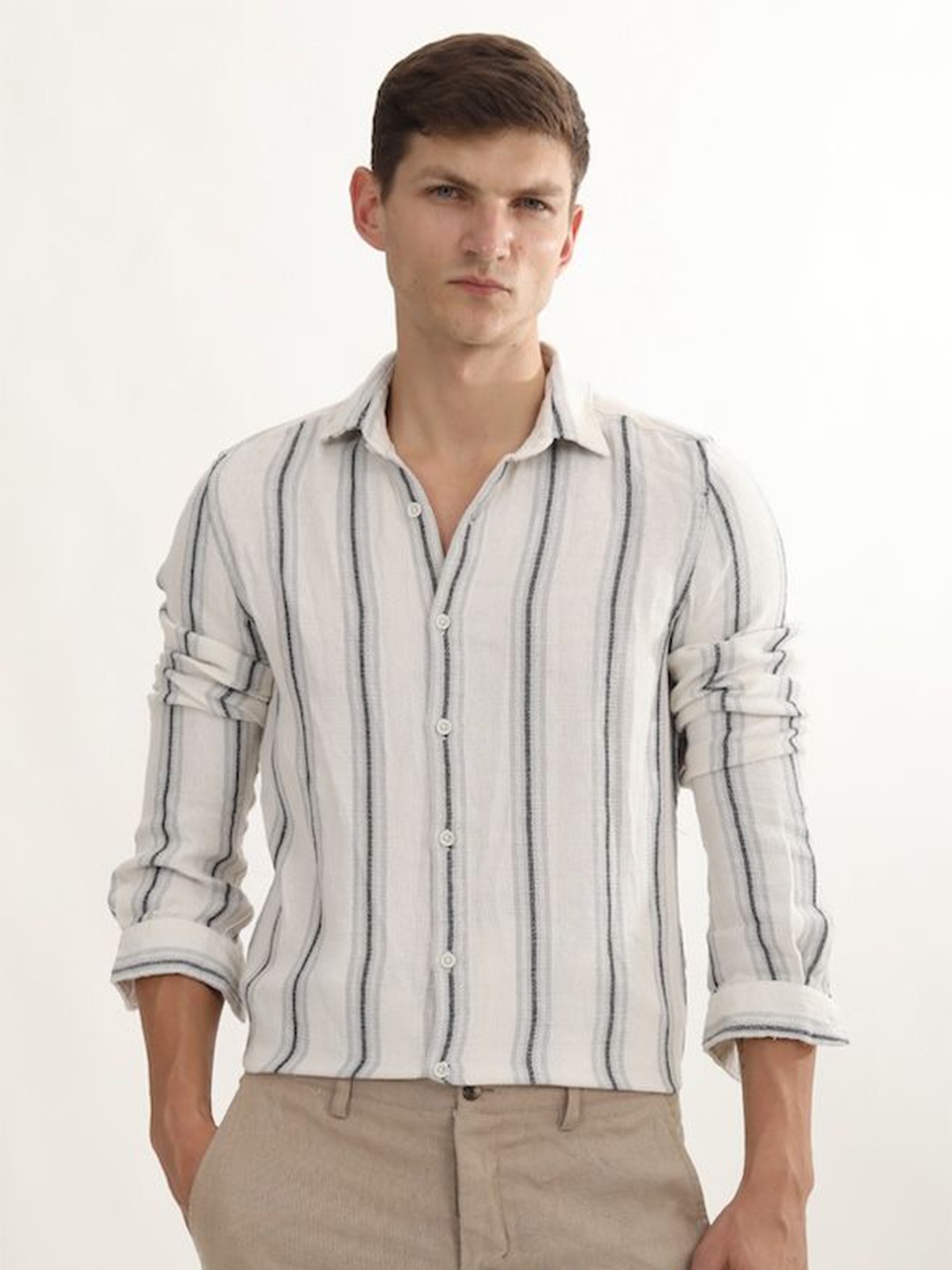 

POE Men Smart Slim Fit Opaque Striped Casual Shirt, Off white