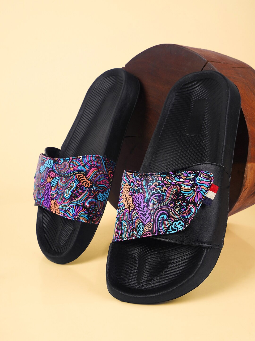 

PERY PAO Men Printed Sliders, Purple