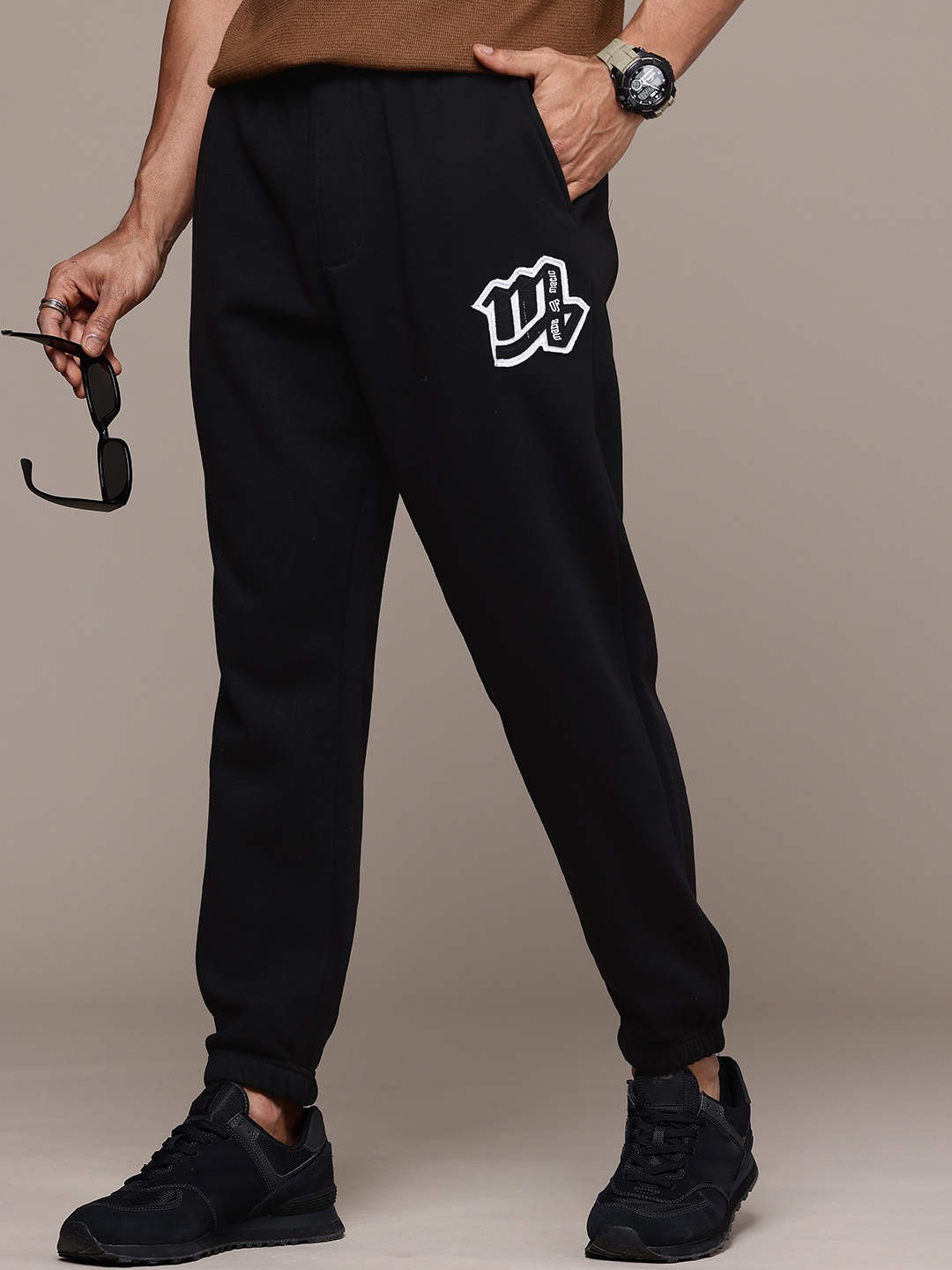 

WROGN Men Regular Fit Joggers, Black