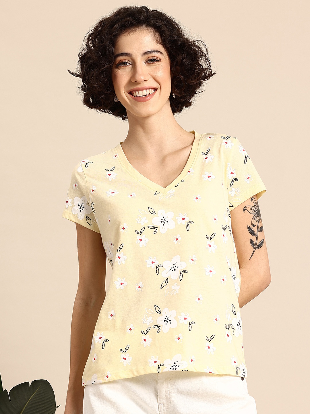 

Mast & Harbour Floral Print V-Neck T-shirt, Yellow