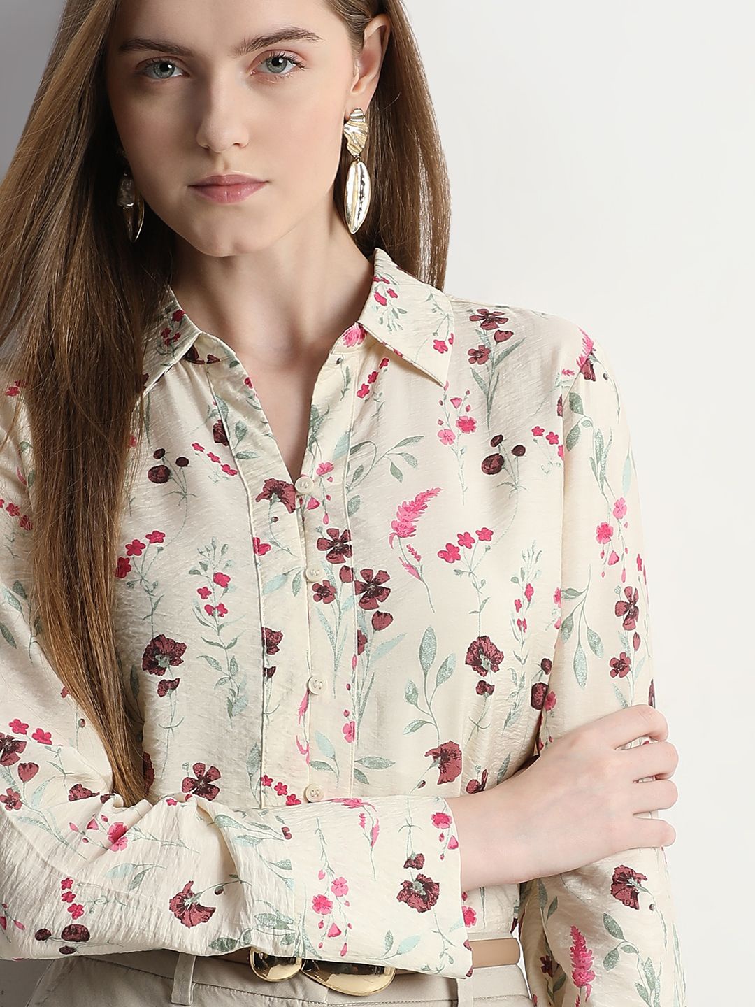 

Vero Moda Women Floral Opaque Printed Casual Shirt, Beige