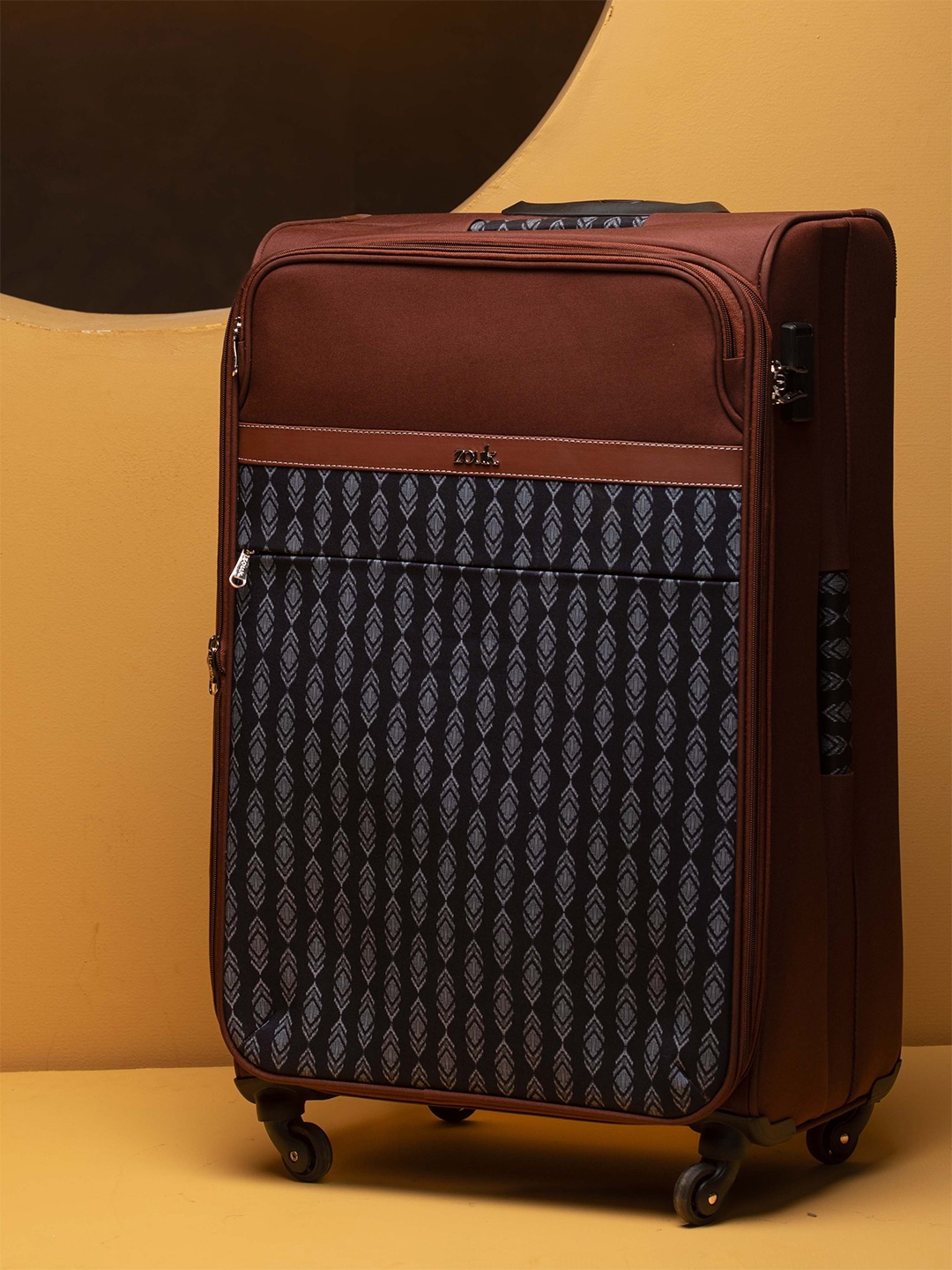 

ZOUK Hyderabad Ikat Large Avasa Trolley Bag, Brown
