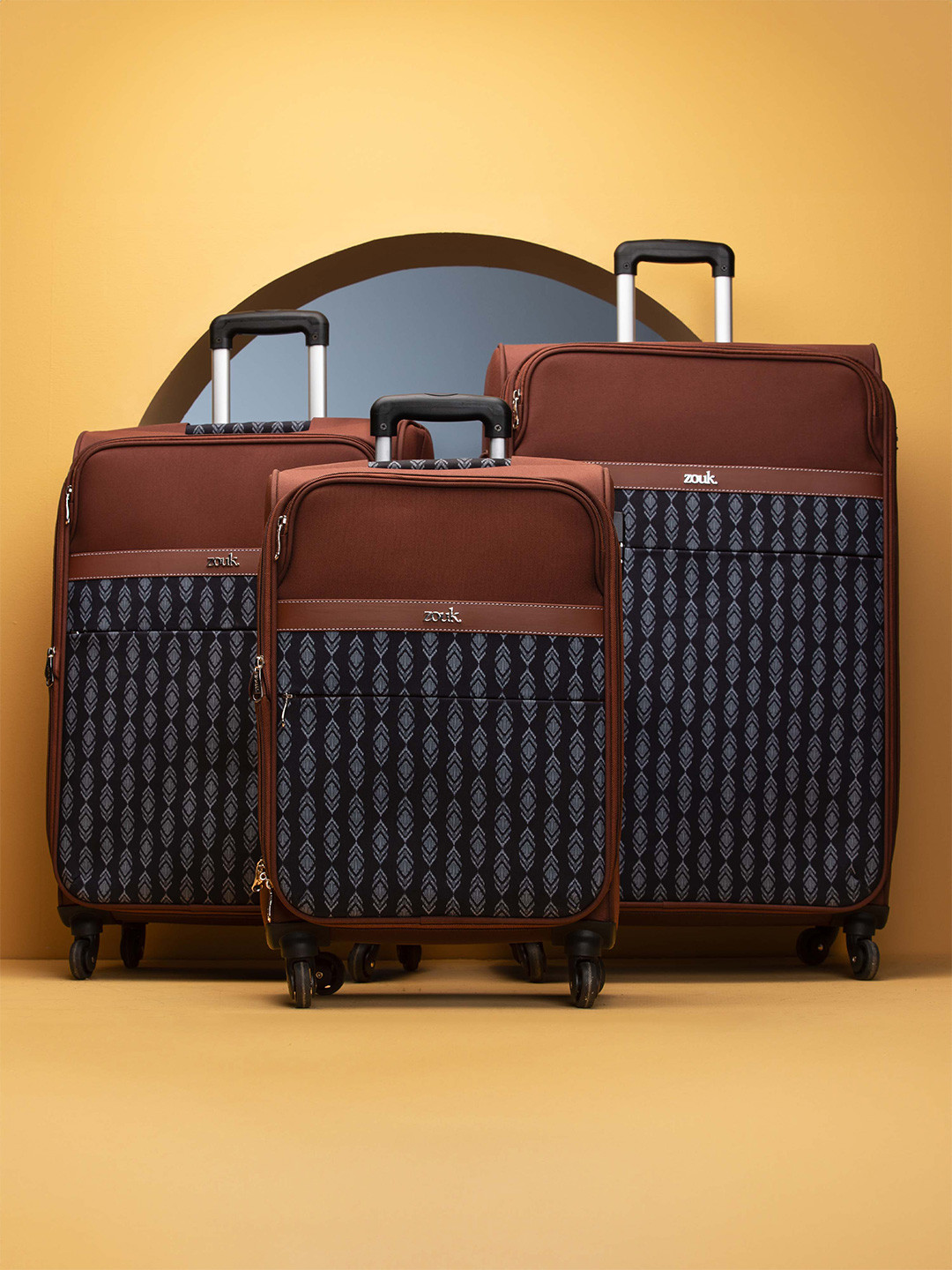 

ZOUK Hyderabad Ikat Set of 3 Avasa Trolley Bags-Cabin, Medium & Large, Black