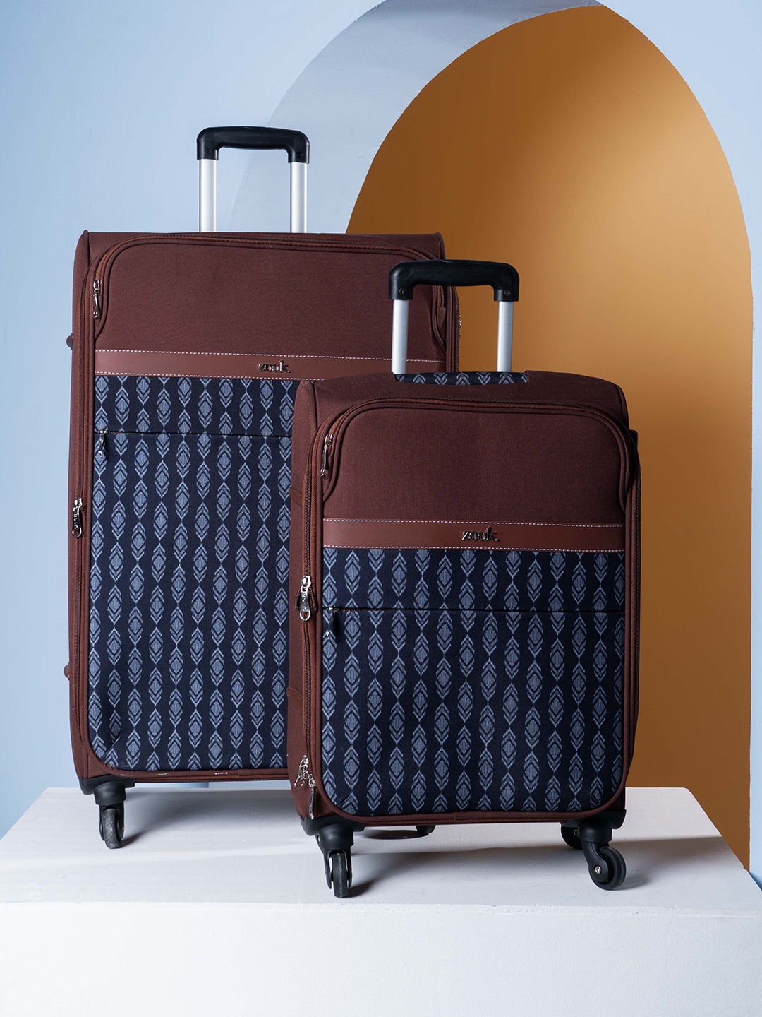 

ZOUK Set of 2 Hyderabad Ikat Cabin & Large Avasa Trolley Bags, Black