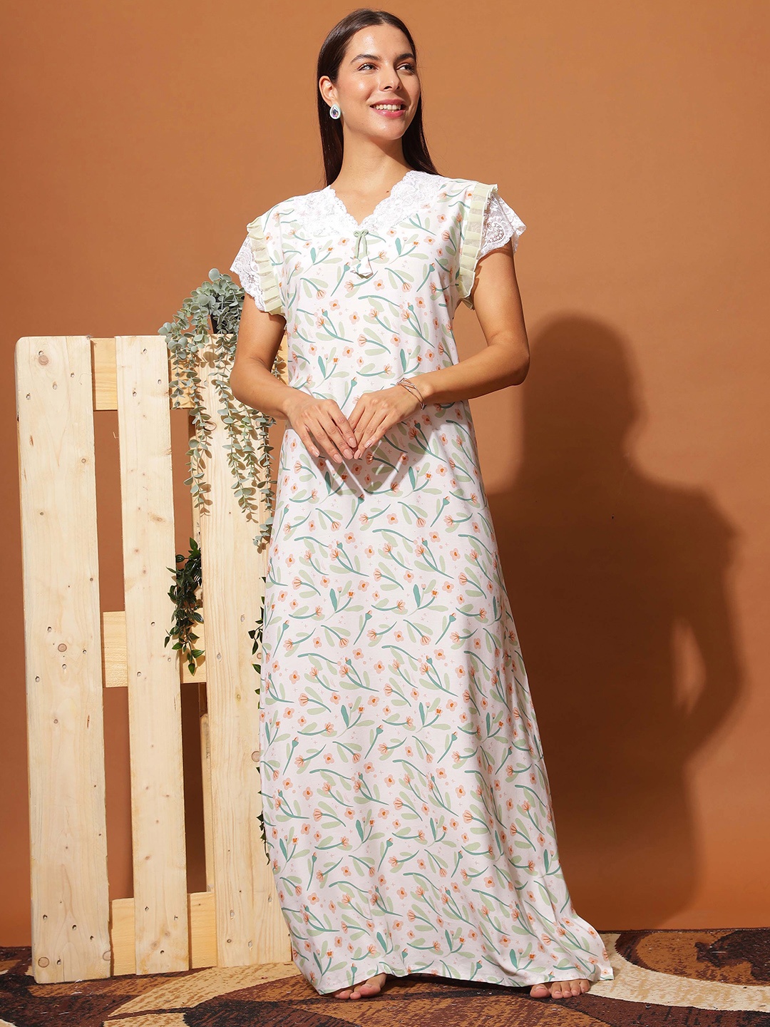 

9shines Label Floral Printed V-Neck Maxi Nightdress, White