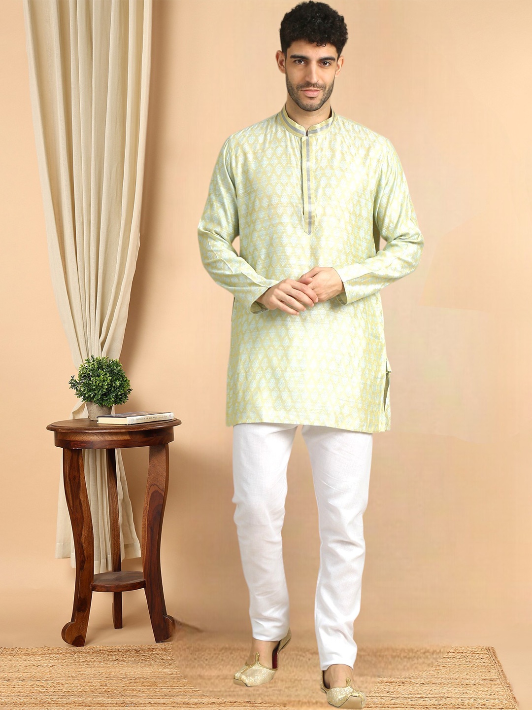 

TATTVA Men Ethnic Motifs Chikankari Kurta, Olive