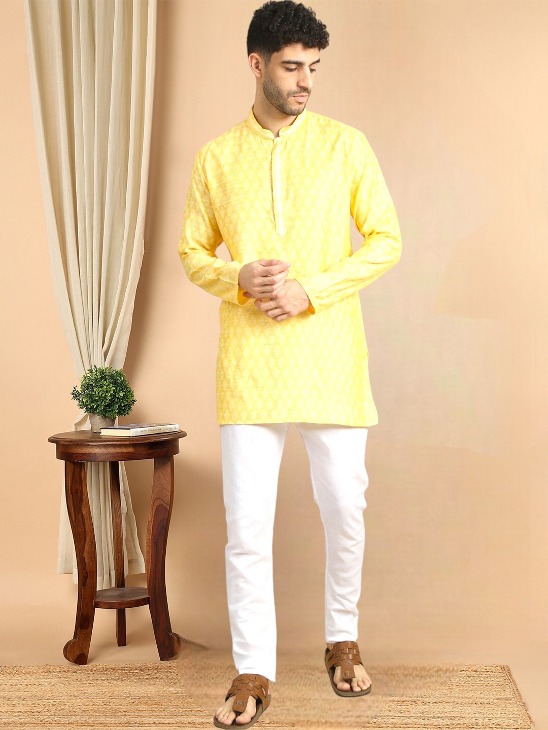 

TATTVA Men Embroidered Thread Work Kurta, Yellow