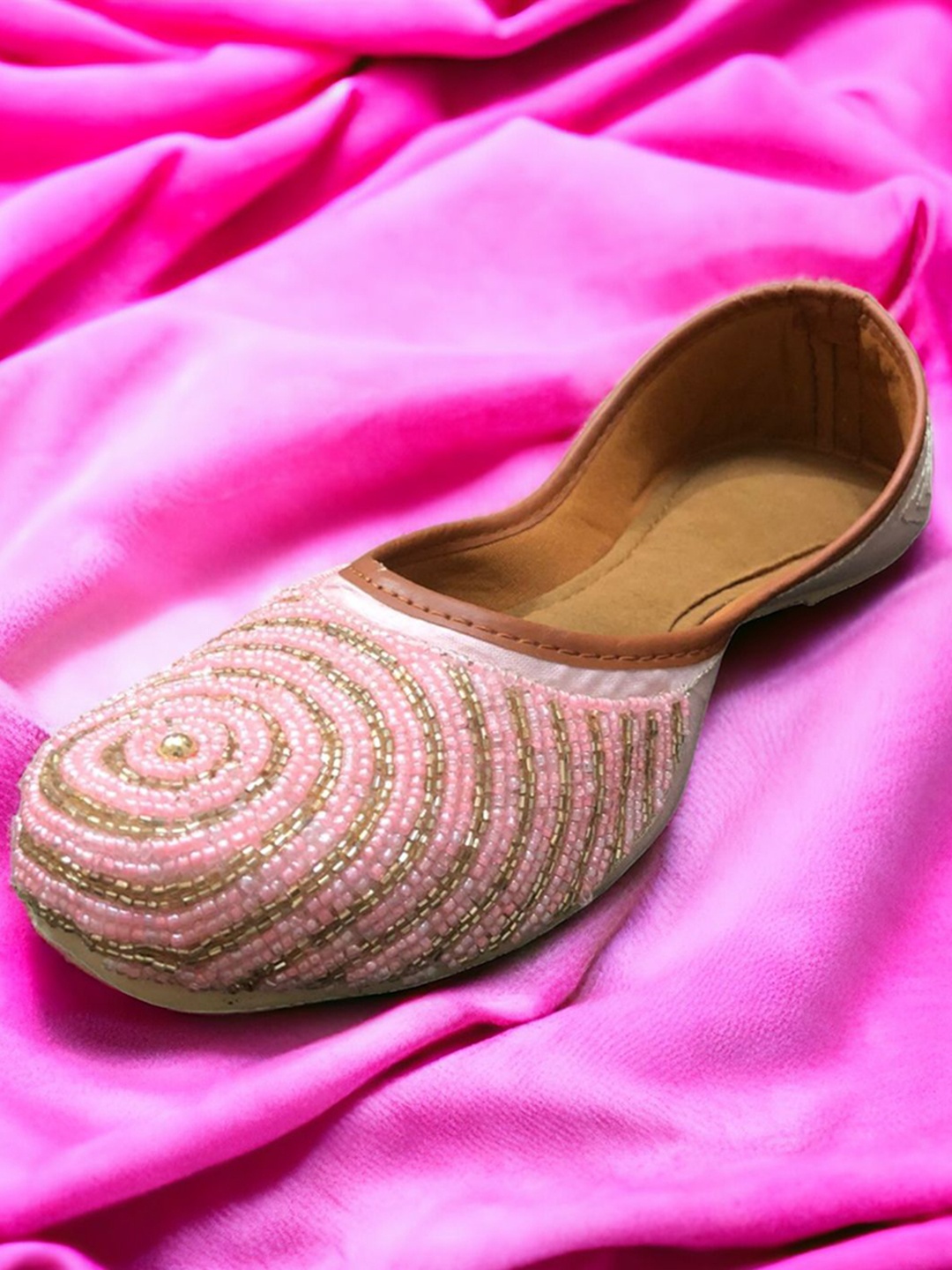 

Glitzy Galz Women Ethnic Mojaris Flats, Pink