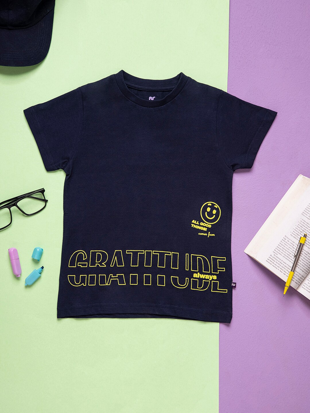 

Purple United Kids Boys Printed V-Neck Applique T-shirt, Navy blue