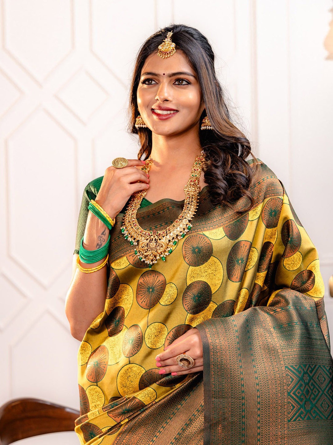 

RASVRITI Woven Design Zari Banarasi Saree, Yellow