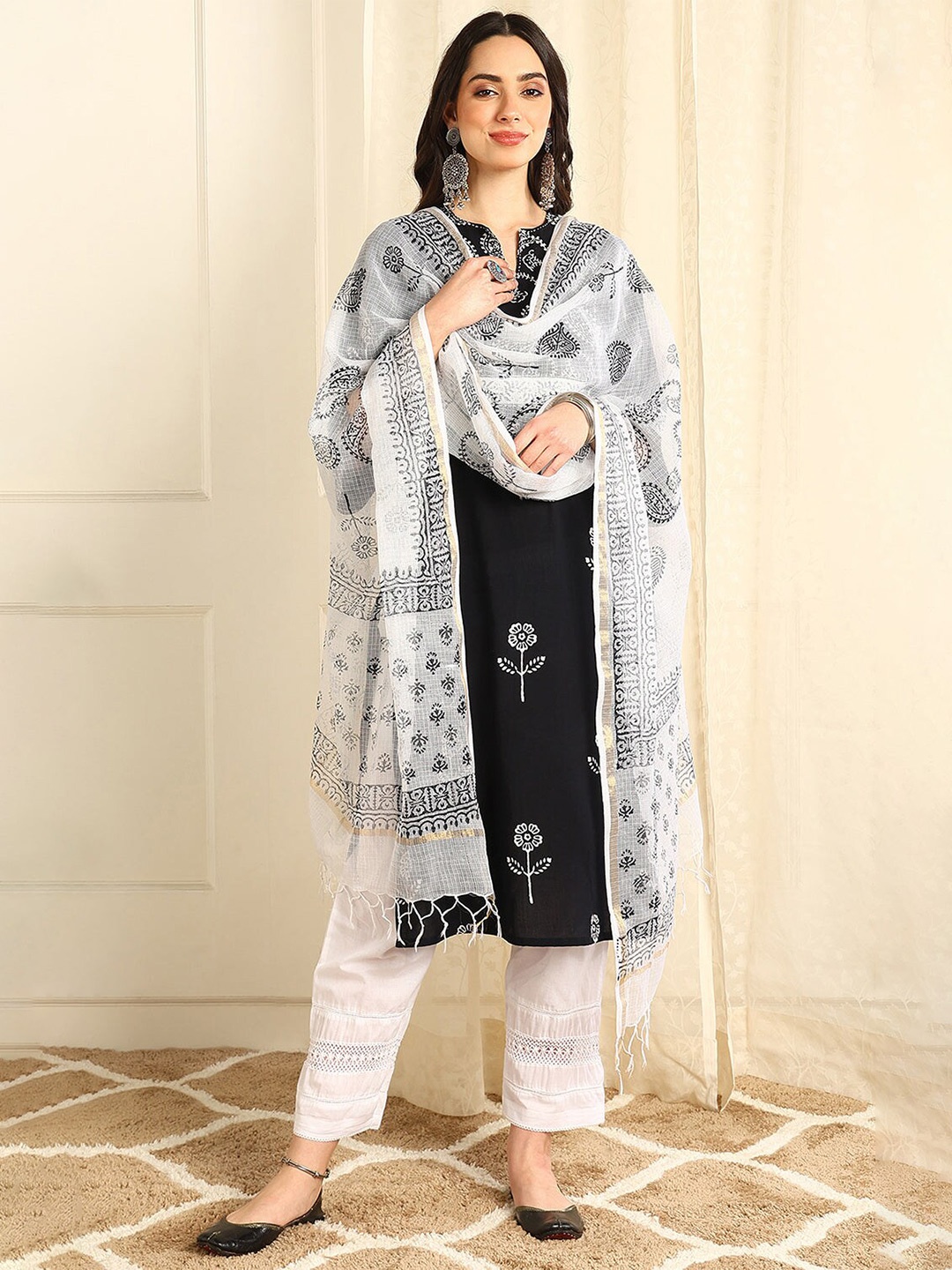 

Tahiliya Ethnic Motifs Printed Cotton Zari Dupatta, White