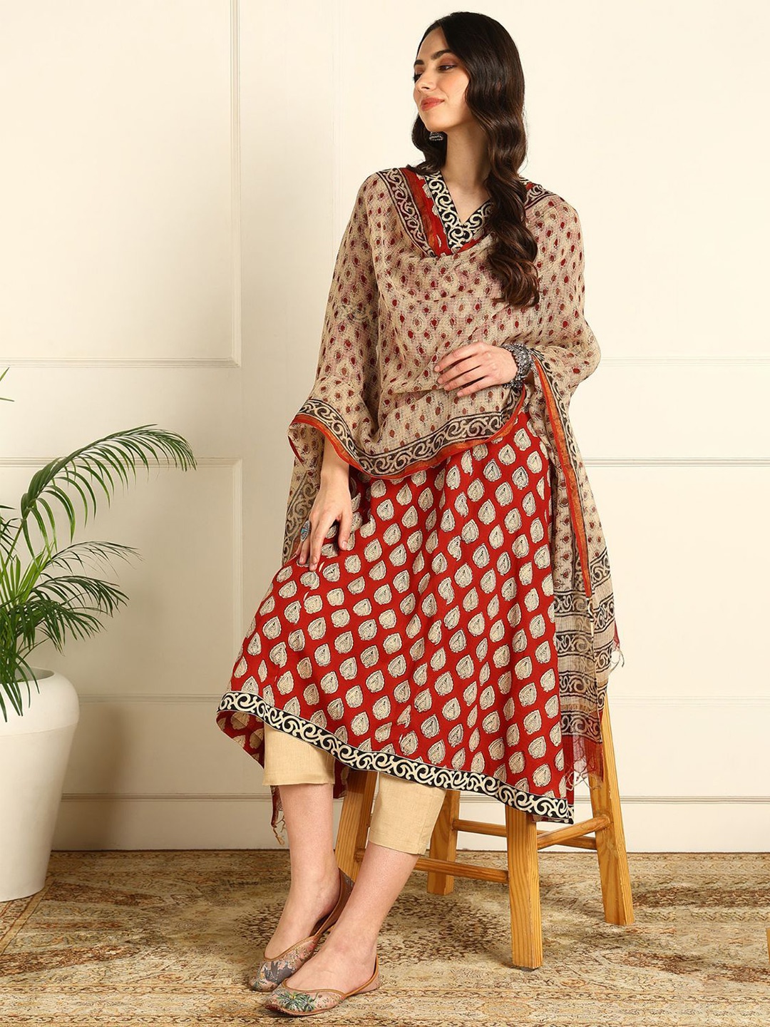 

Tahiliya Ethnic Motifs Printed Cotton Dupatta With Tasselled Border, Maroon