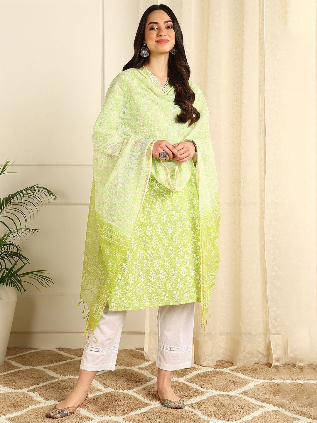 

Tahiliya Floral Printed Tasselled Cotton Dupatta, Green