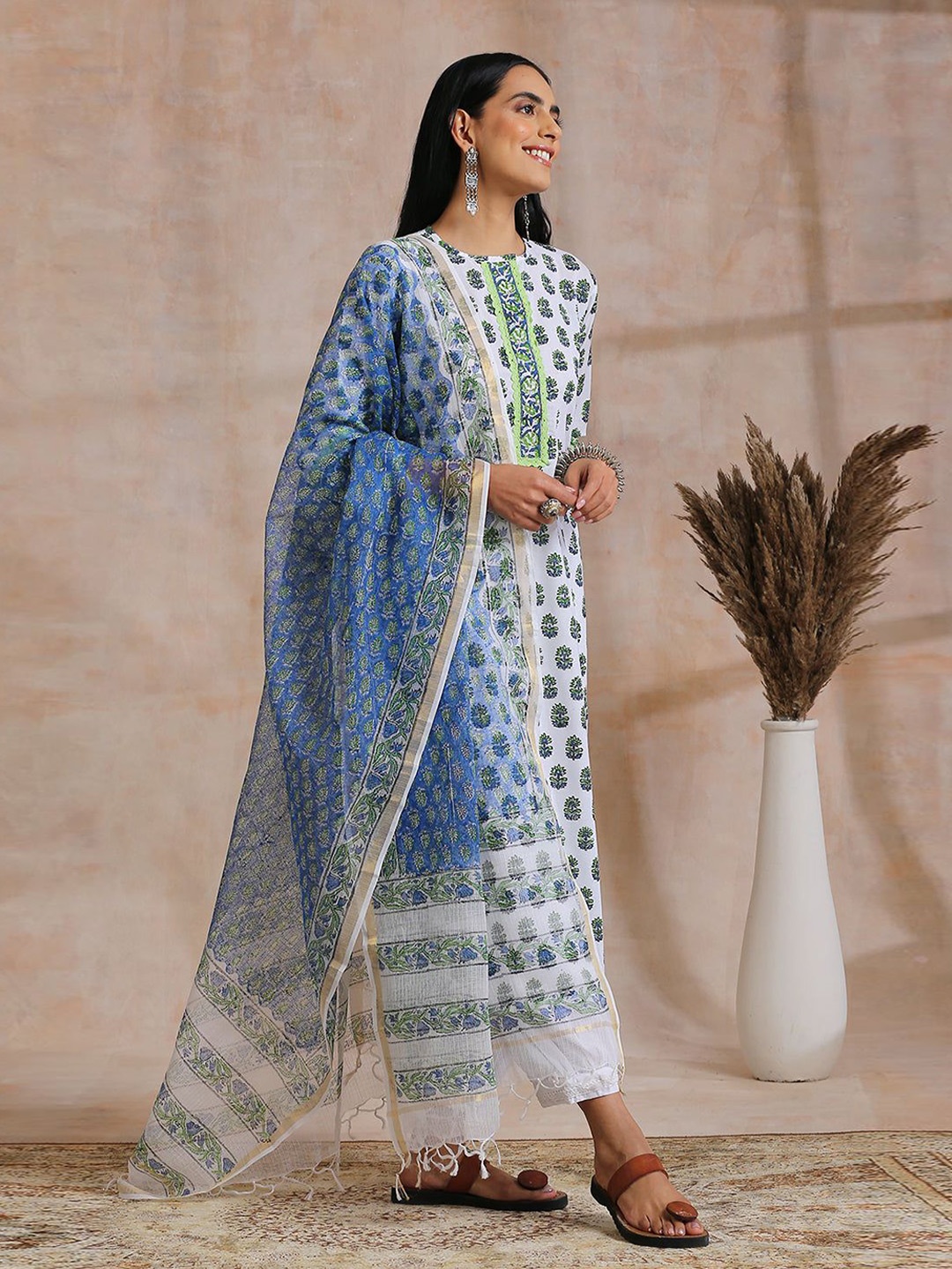 

Tahiliya Floral Printed Tasselled Cotton Dupatta, Blue