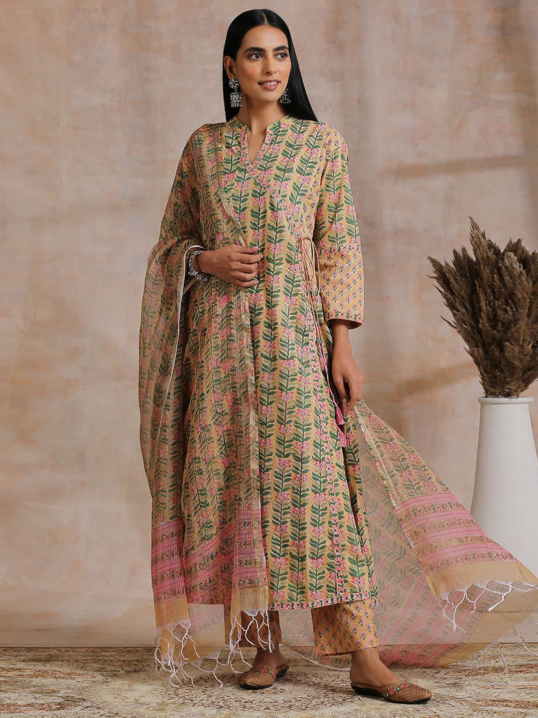 

Tahiliya Floral Printed Cotton Dupatta, Beige