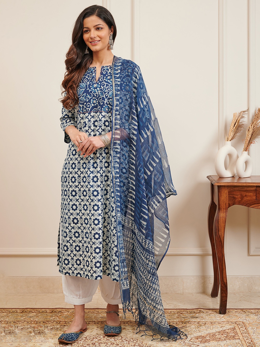 

Tahiliya Ethnic Motifs Printed Cotton Dupatta, Blue