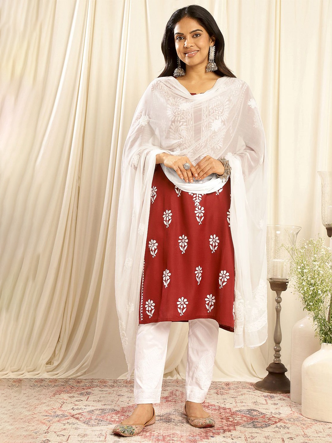 

Tahiliya Ethnic Motifs Embroidered Dupatta with Chikankari, White