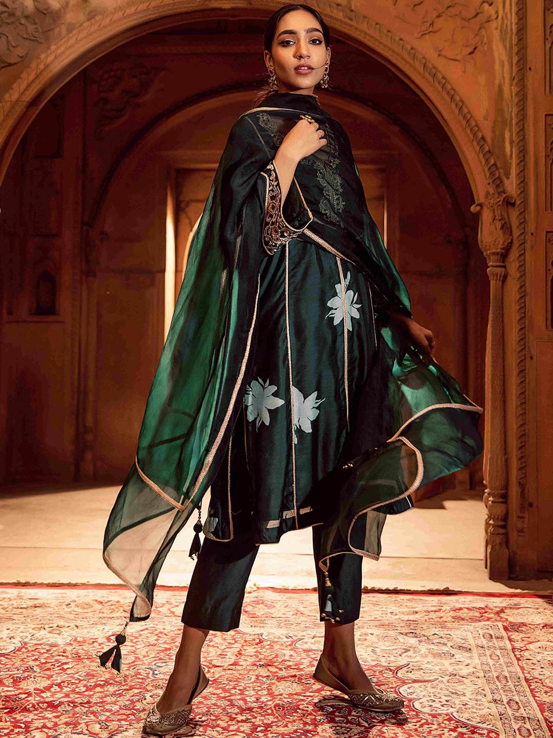 

Seeaash Floral Embroidered Straight Sequinned Chanderi Silk Kurta with Trousers & Dupatta, Green