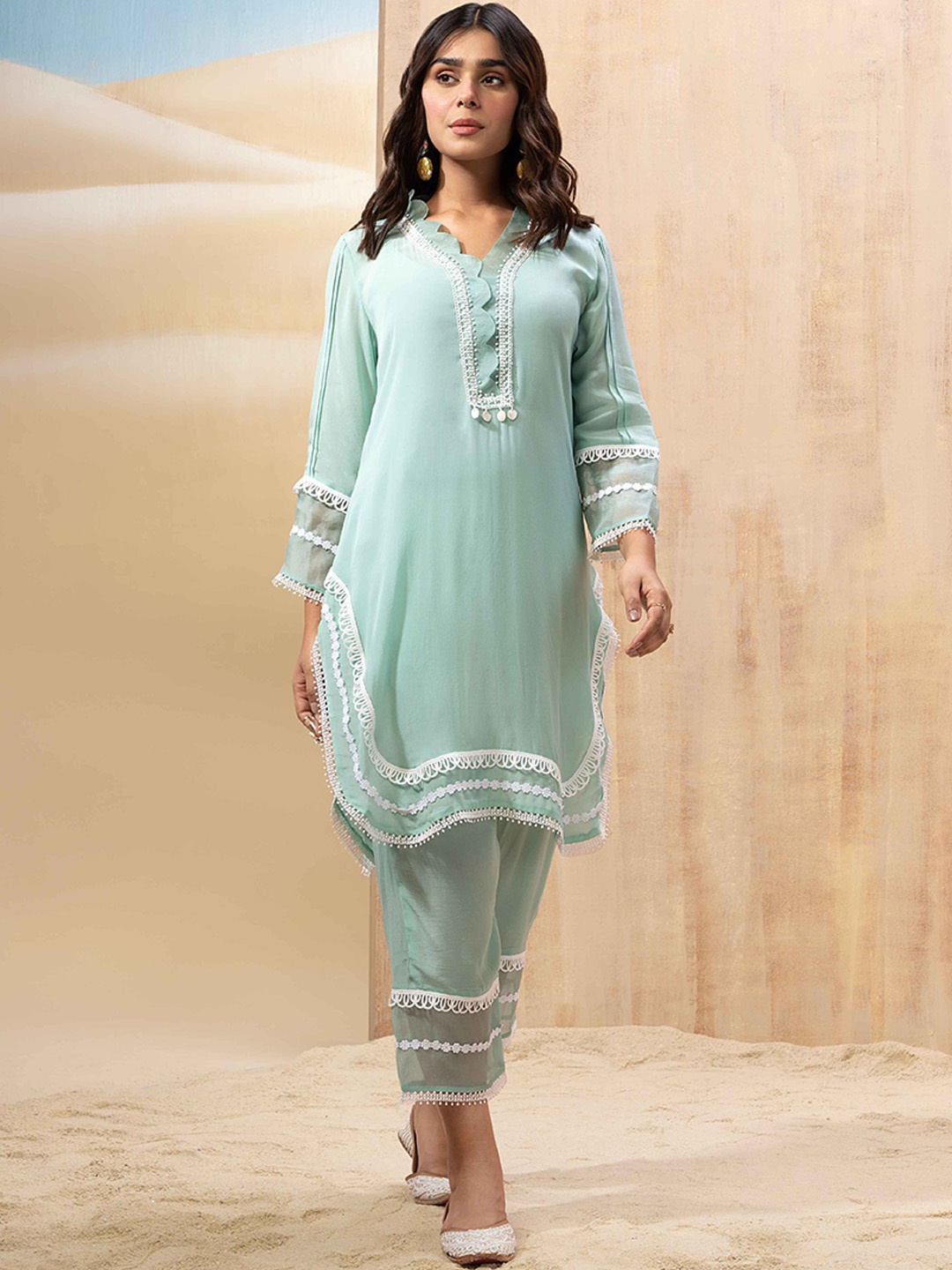 

Seeaash Yoke or Border V-Neck Straight Scalloped Kurta with Trousers, Blue