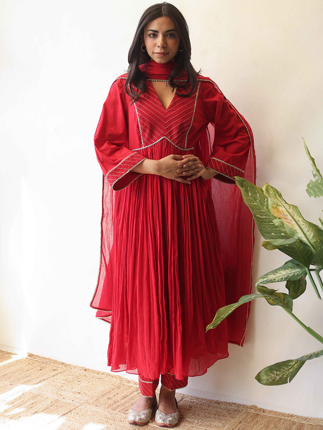 

Seeaash Gotta Patti V-Neck Anarkali Kurta Trousers & With Dupatta, Red