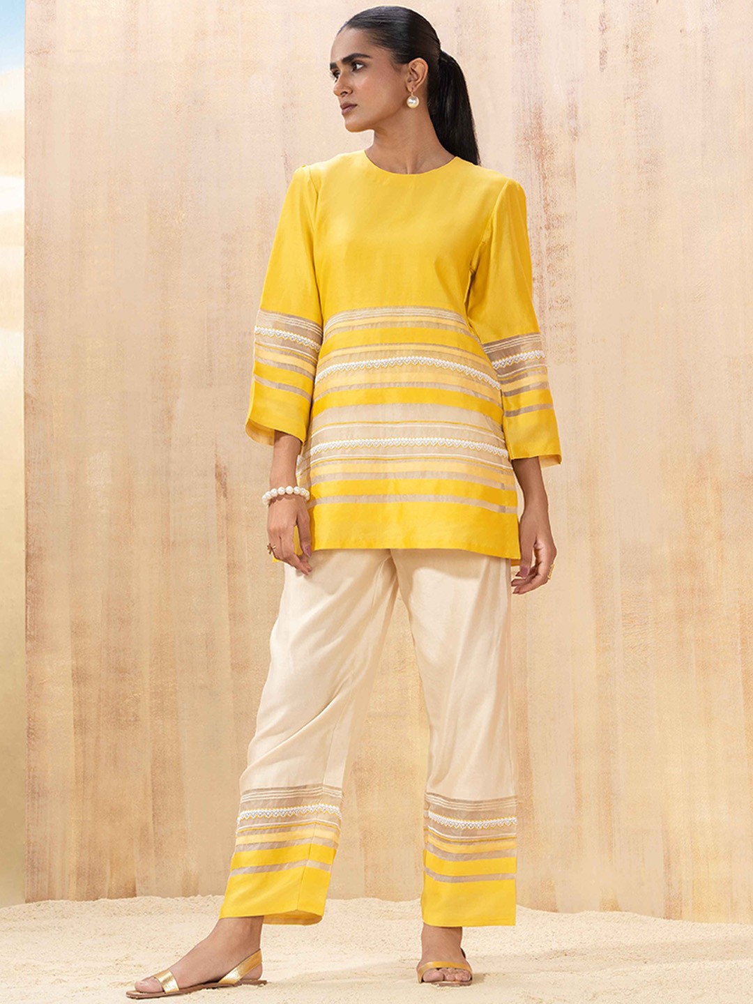 

Seeaash Striped Round Neck Chanderi Silk Straight Kurta With Trousers, Yellow