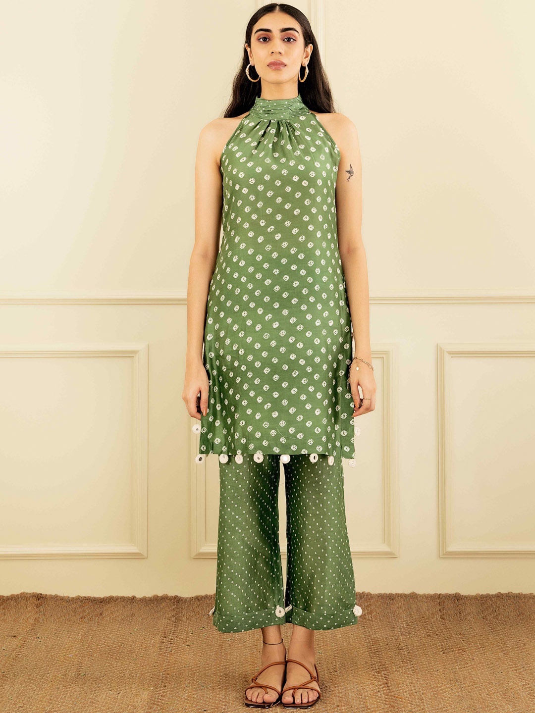 

Seeaash Bandhani Printed Straight Mirror Work Kurta with Trousers, Green