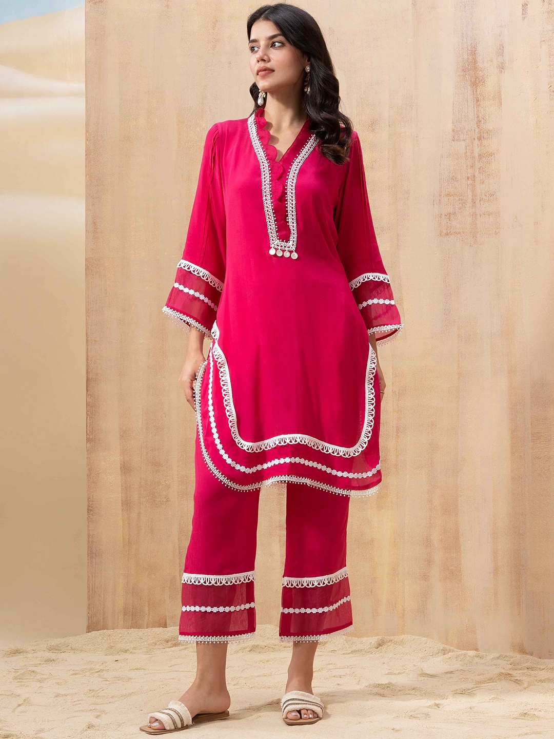 

Seeaash V Neck Thread Work Sraight Kurta with Trousers, Pink