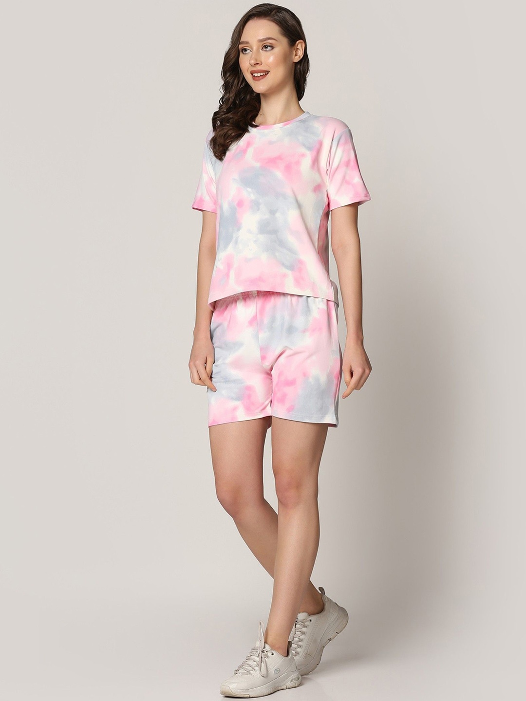 

Xivir Printed Tshirt With Shorts Co-Ords, Pink