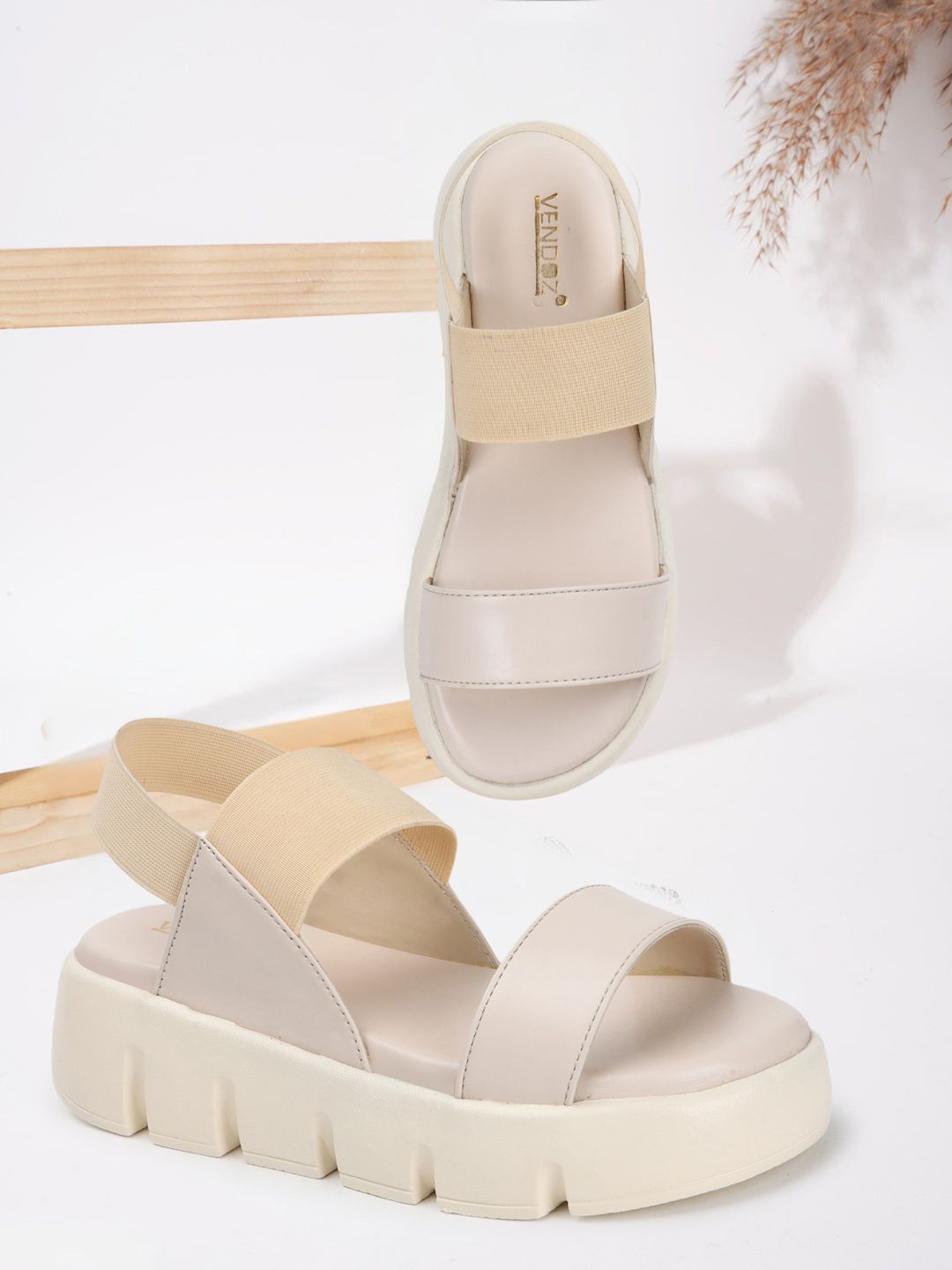 

VENDOZ Women Open Toe Flats, Cream