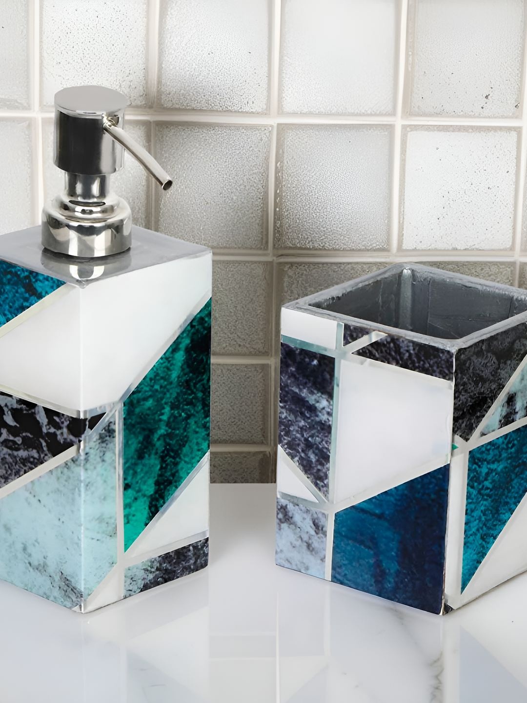 

THE HOME CO. Green & White 2 Pieces Geometric Printed Wooden Bath Accessories Set