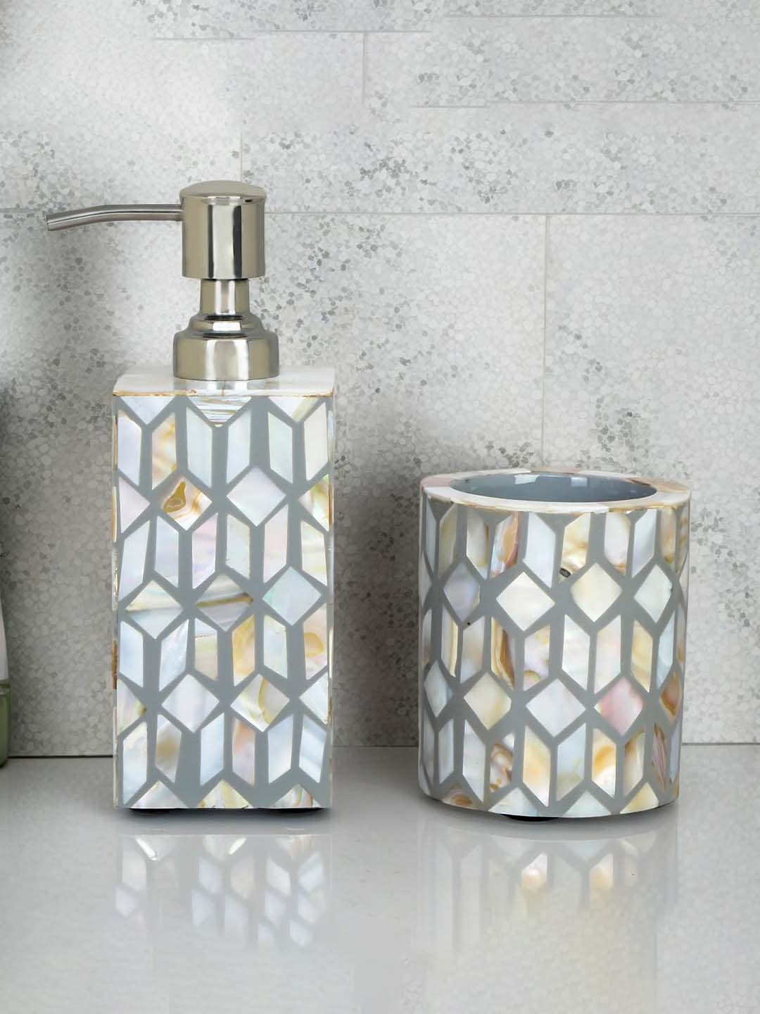 

THE HOME CO. Grey 2 Pieces Geometric Printed Wooden Classic Bath Accessories Set