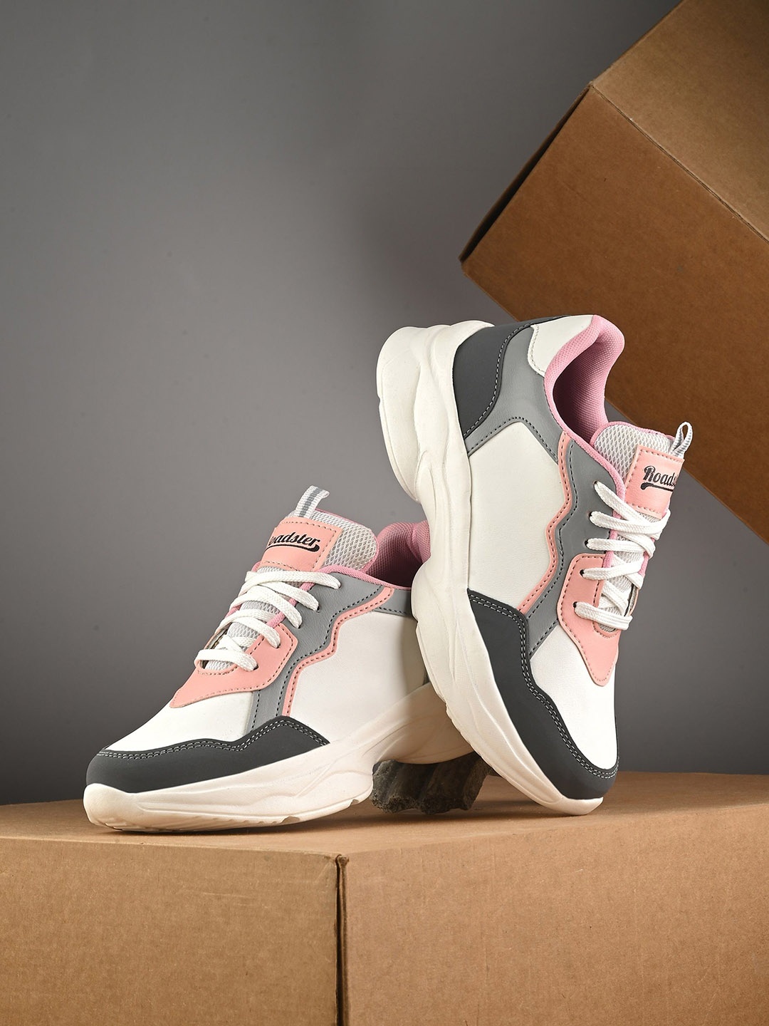 

The Roadster Lifestyle Co. Women Pink Round Toe Comfort Insole Lightweight Sneakers