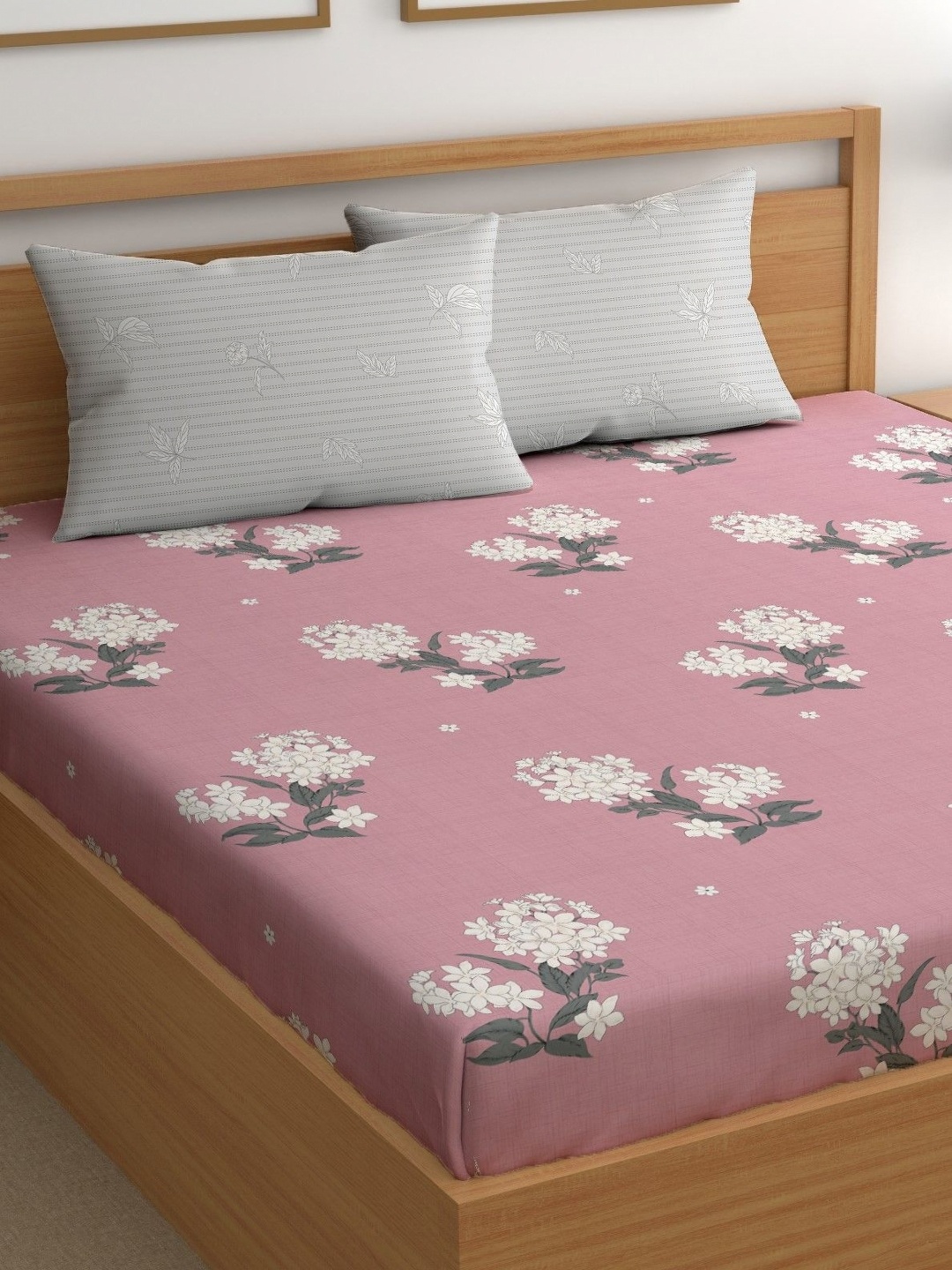 

CHHAVI INDIA Pink & White Floral 210 TC Double King Bedsheet With 2 Pillow Covers